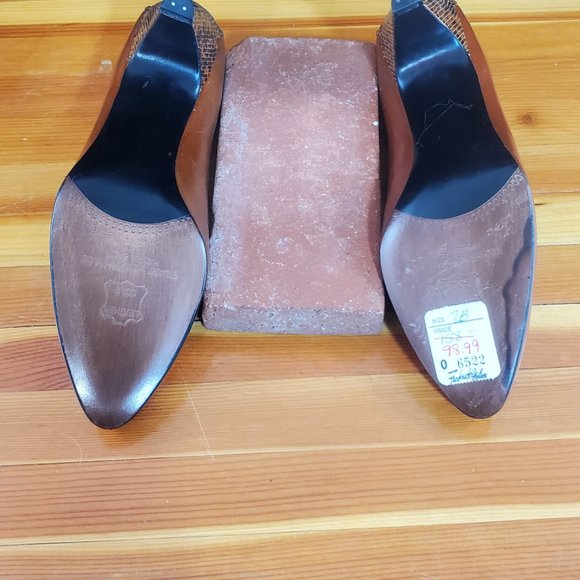 Stuart Weitzman for Mr. Seymour Vtg. Brown Leather Mid Heel Pumps SZ7B Un-used - Picture 5 of 12